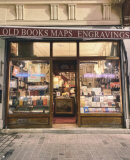 İstanbul, Türkiye Facade of Bookstore with Old Books and Maps